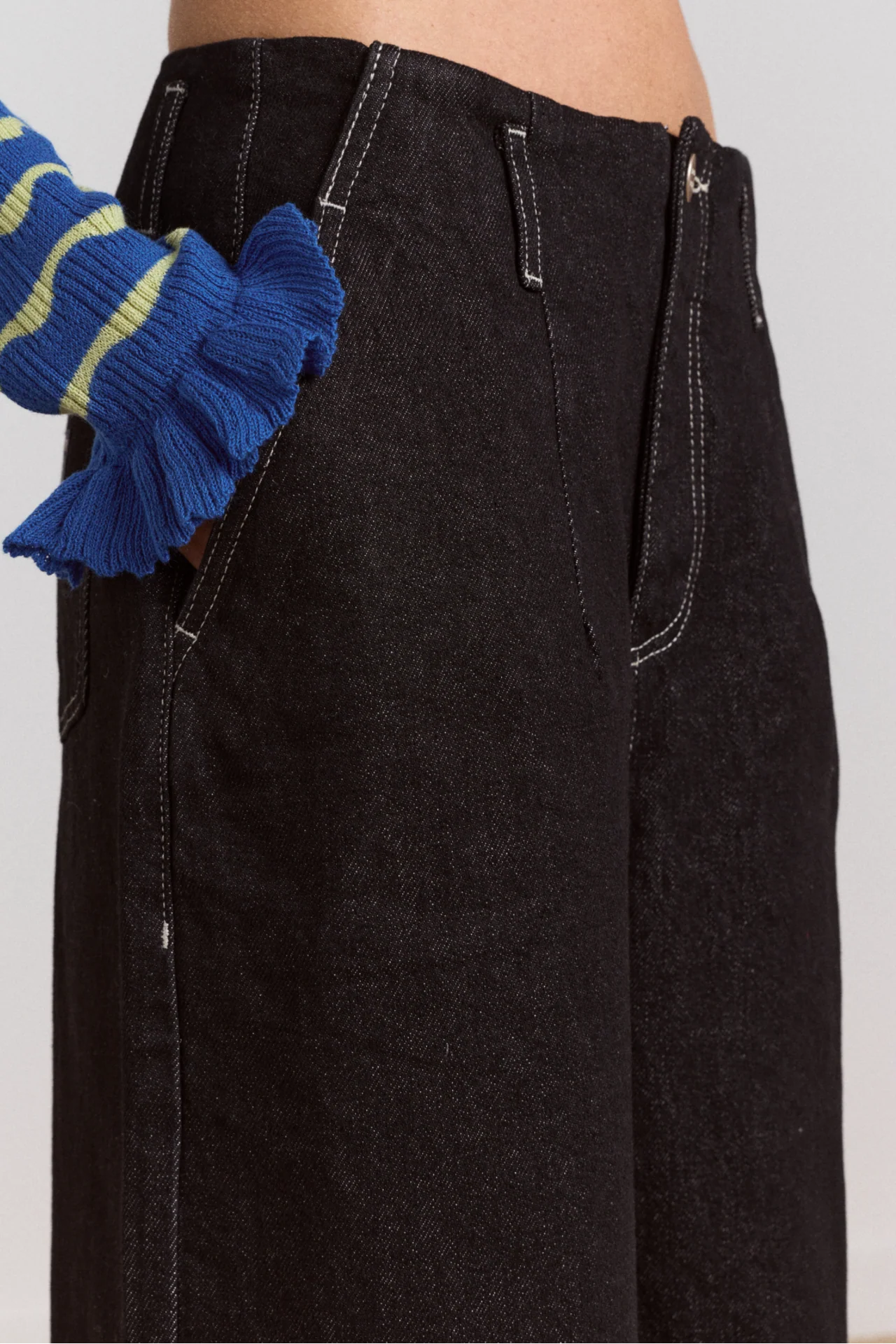 Loose Fit Pascal Jeans - Black Wash - Image 12