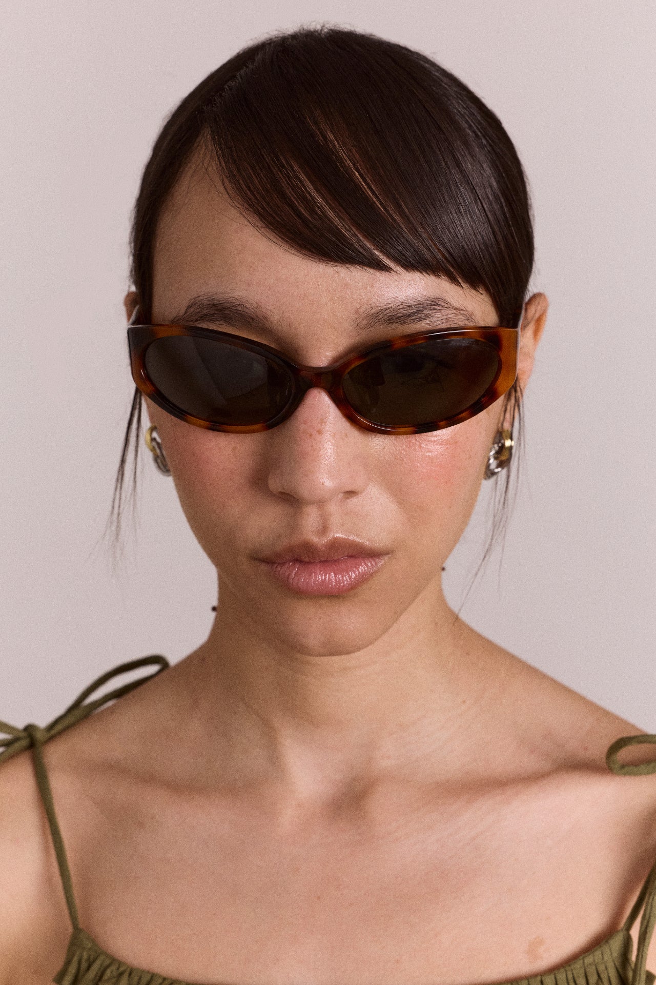 Sporty Wrap Around Sunglasses - Tort - Image 3