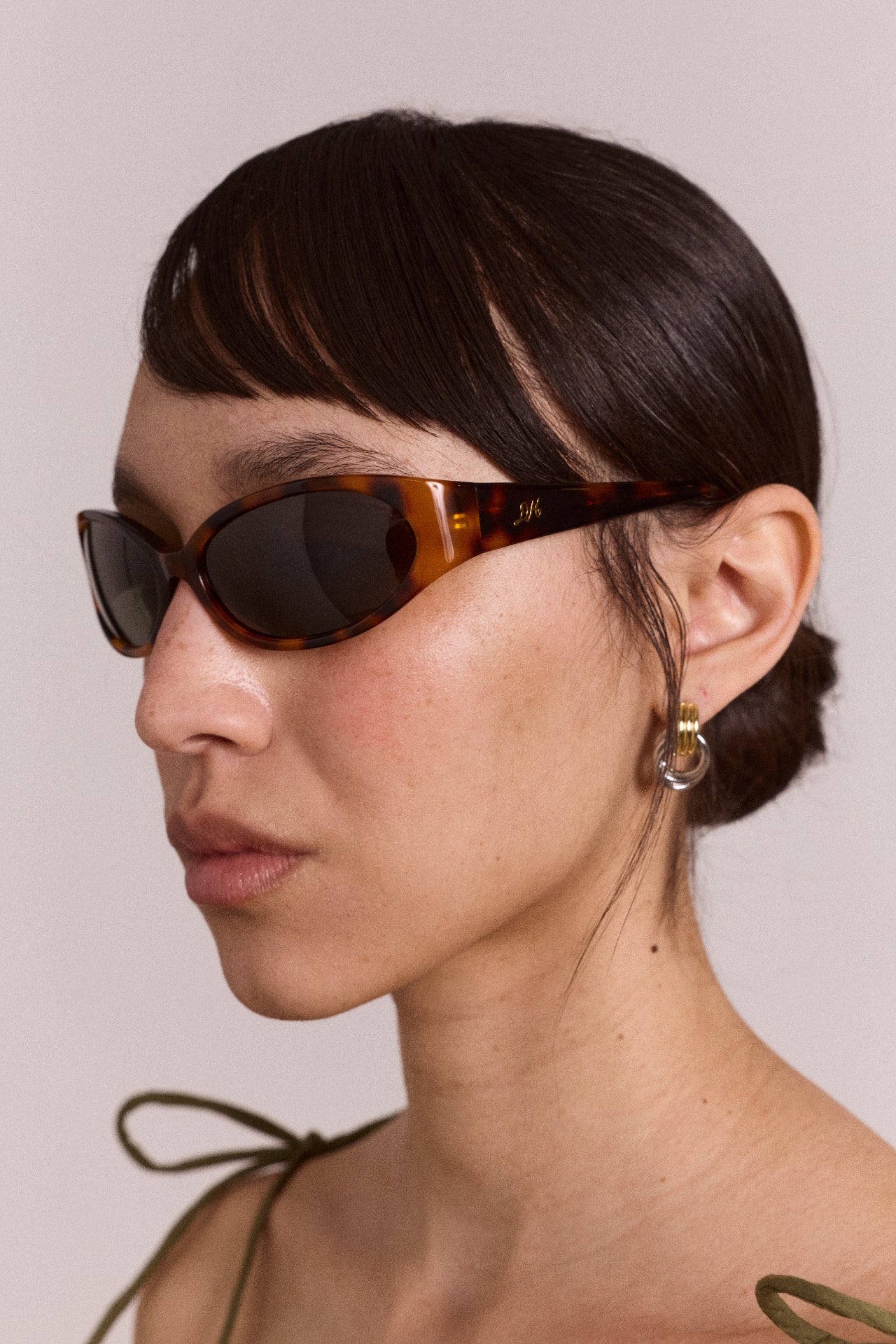 Sporty Wrap Around Sunglasses - Tort - Image 4