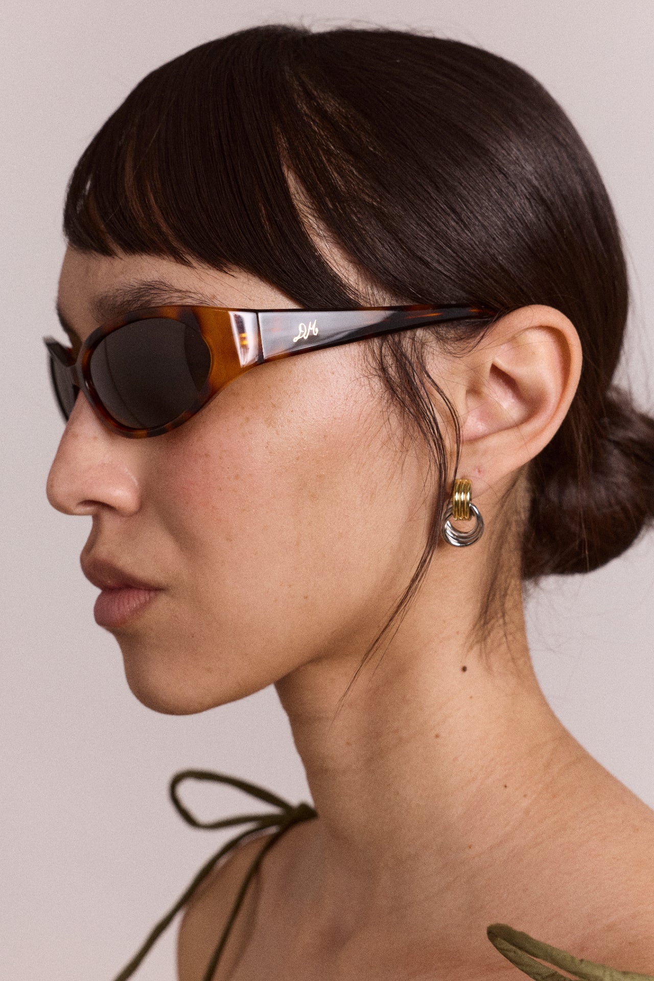 Sporty Wrap Around Sunglasses - Tort - Image 6